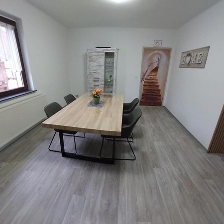 Ganze Ferienwohnung 5 Km Von Erfurt, Mit Kaffeevollautomat, Tv, Wlan, Boxspringbett, Schlafsofa Und Einkaufsmoeglichkeiten, Sehr Gute Anbindung Zur A71 Und A4, Kostenloser Oeff Parkplatz Fuer Pkw Und Transporter Elxleben Exterior foto