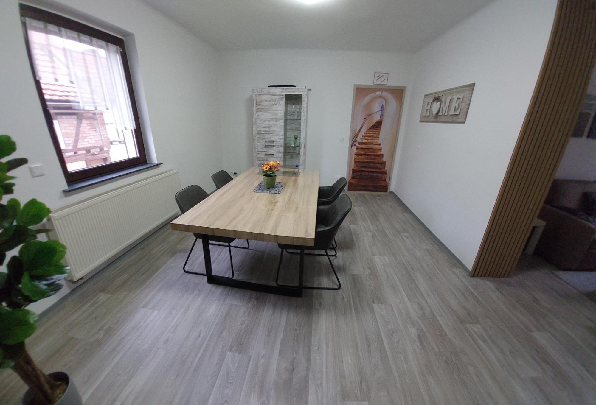 Ganze Ferienwohnung 5 Km Von Erfurt, Mit Kaffeevollautomat, Tv, Wlan, Boxspringbett, Schlafsofa Und Einkaufsmoeglichkeiten, Sehr Gute Anbindung Zur A71 Und A4, Kostenloser Oeff Parkplatz Fuer Pkw Und Transporter Elxleben Exterior foto