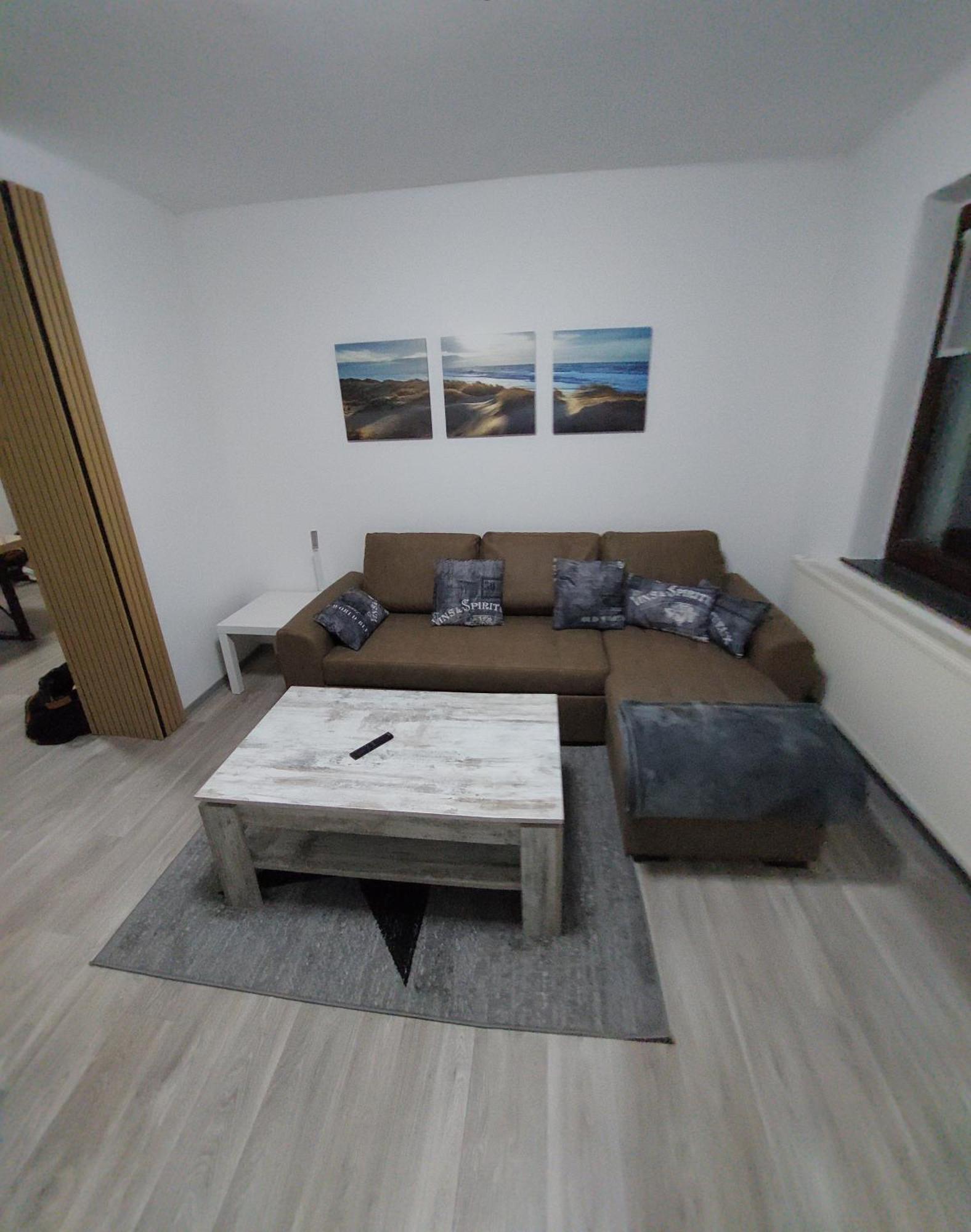 Ganze Ferienwohnung 5 Km Von Erfurt, Mit Kaffeevollautomat, Tv, Wlan, Boxspringbett, Schlafsofa Und Einkaufsmoeglichkeiten, Sehr Gute Anbindung Zur A71 Und A4, Kostenloser Oeff Parkplatz Fuer Pkw Und Transporter Elxleben Exterior foto