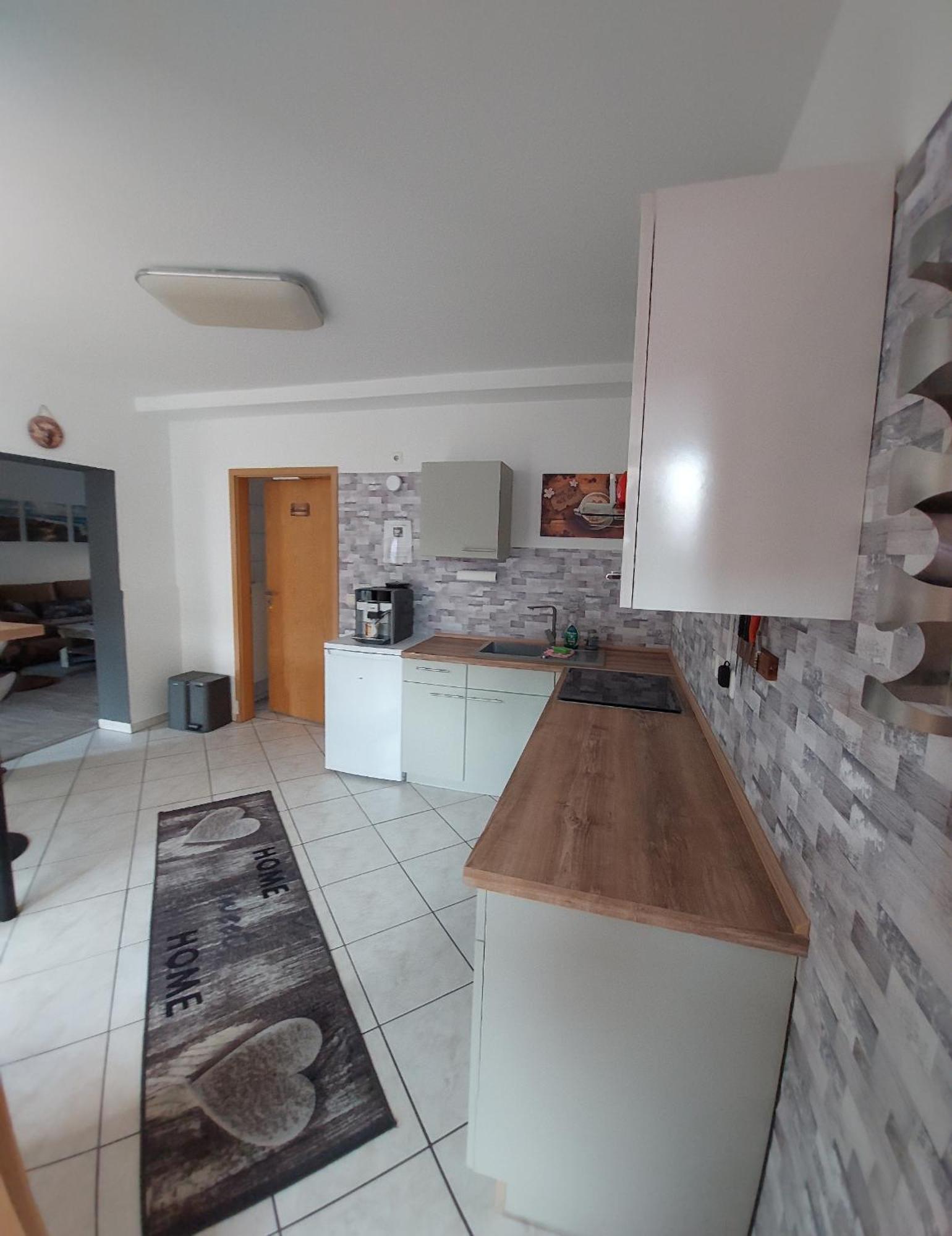 Ganze Ferienwohnung 5 Km Von Erfurt, Mit Kaffeevollautomat, Tv, Wlan, Boxspringbett, Schlafsofa Und Einkaufsmoeglichkeiten, Sehr Gute Anbindung Zur A71 Und A4, Kostenloser Oeff Parkplatz Fuer Pkw Und Transporter Elxleben Exterior foto