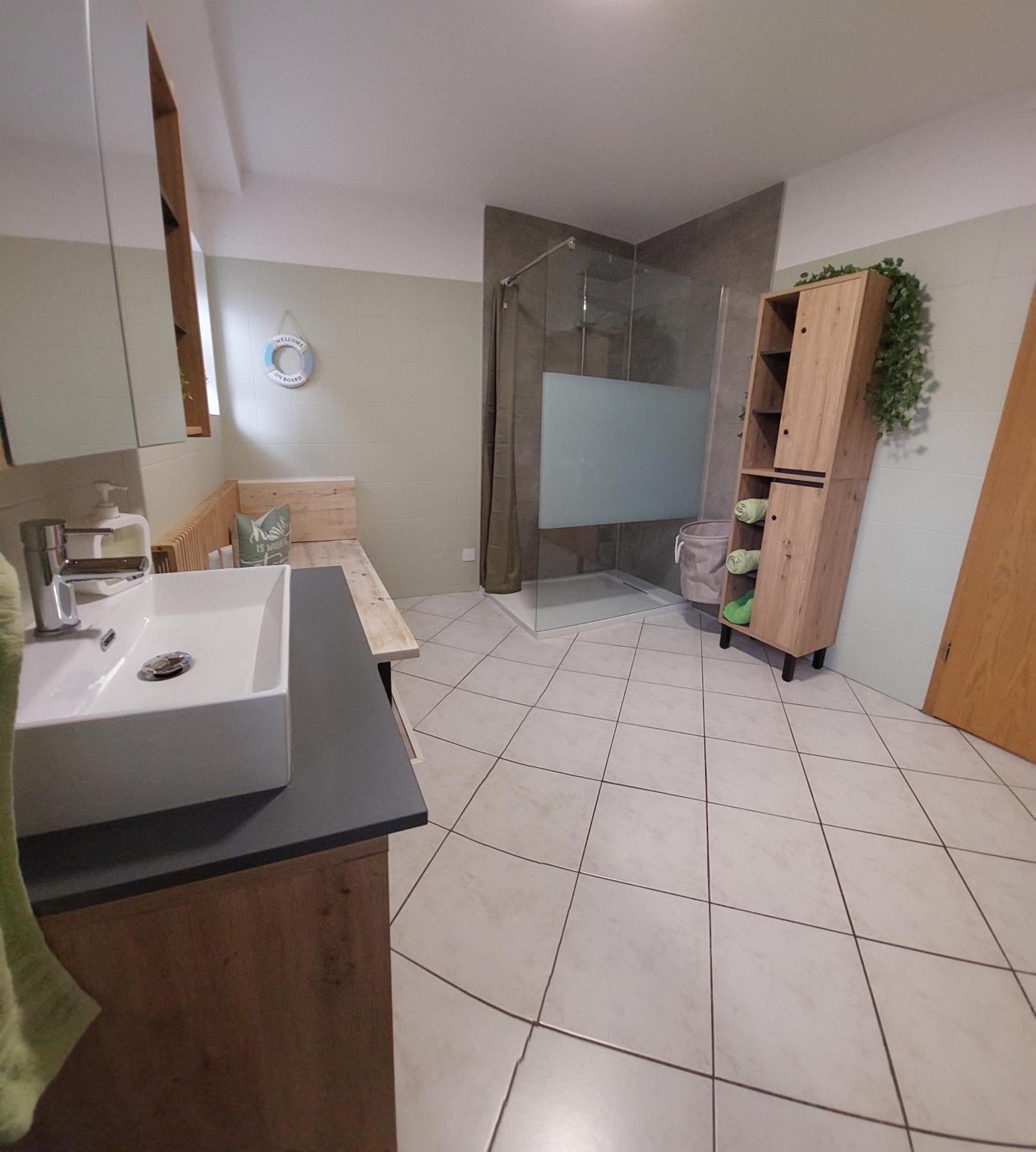 Ganze Ferienwohnung 5 Km Von Erfurt, Mit Kaffeevollautomat, Tv, Wlan, Boxspringbett, Schlafsofa Und Einkaufsmoeglichkeiten, Sehr Gute Anbindung Zur A71 Und A4, Kostenloser Oeff Parkplatz Fuer Pkw Und Transporter Elxleben Exterior foto