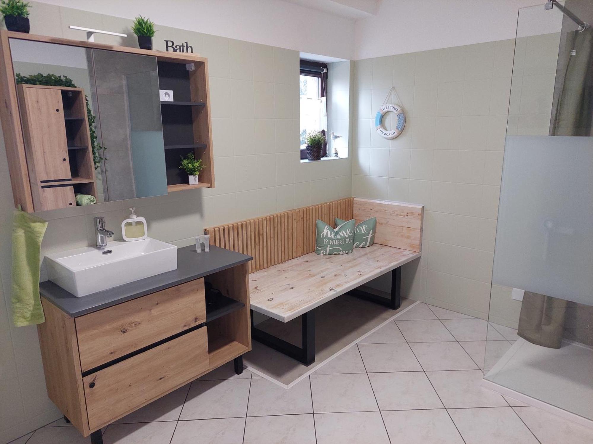Ganze Ferienwohnung 5 Km Von Erfurt, Mit Kaffeevollautomat, Tv, Wlan, Boxspringbett, Schlafsofa Und Einkaufsmoeglichkeiten, Sehr Gute Anbindung Zur A71 Und A4, Kostenloser Oeff Parkplatz Fuer Pkw Und Transporter Elxleben Exterior foto