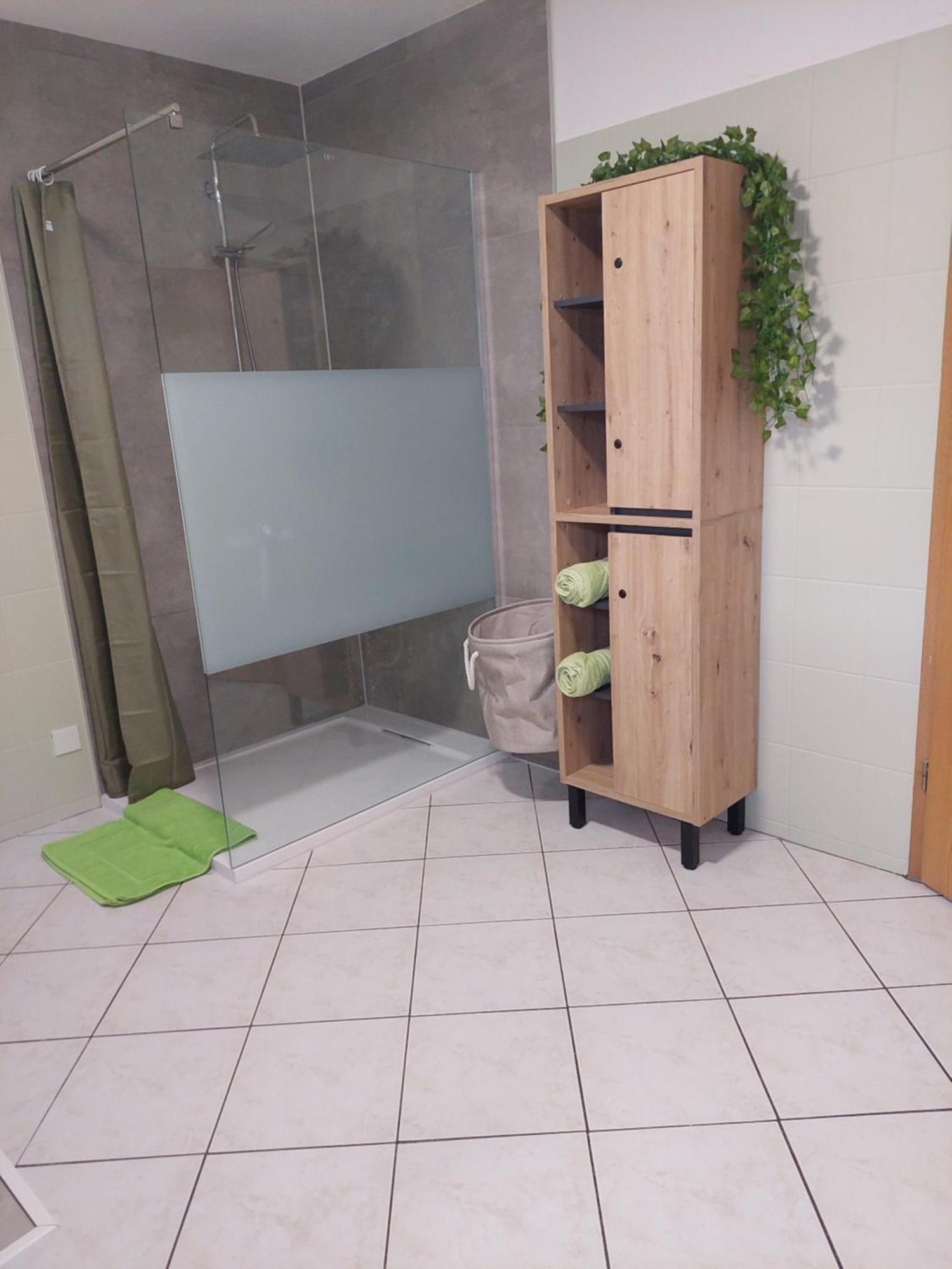 Ganze Ferienwohnung 5 Km Von Erfurt, Mit Kaffeevollautomat, Tv, Wlan, Boxspringbett, Schlafsofa Und Einkaufsmoeglichkeiten, Sehr Gute Anbindung Zur A71 Und A4, Kostenloser Oeff Parkplatz Fuer Pkw Und Transporter Elxleben Exterior foto